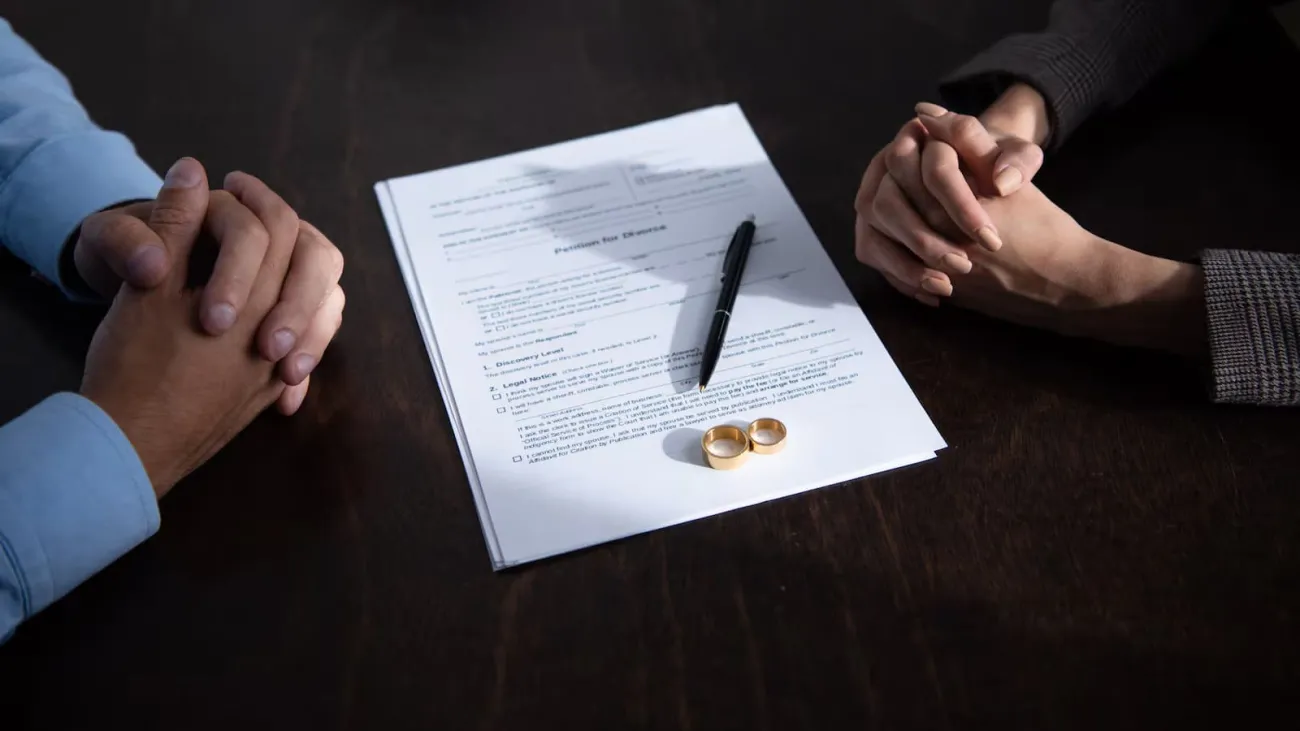 distribución de gastos, trámites y honorarios de un divorcio