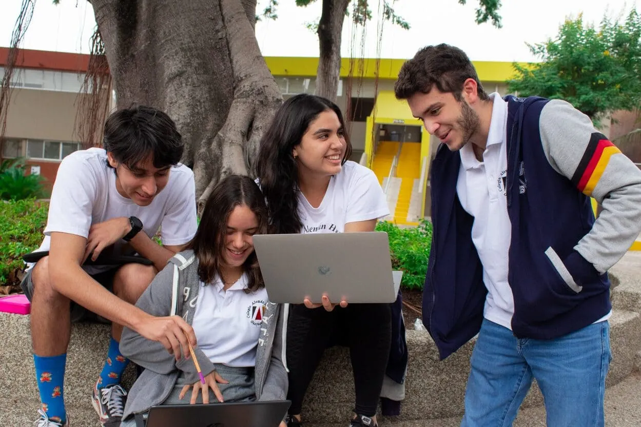 traslado estudiantes sistema público educación ecuador